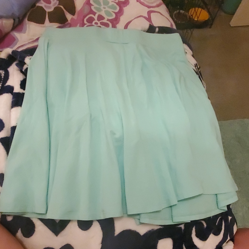 Crown and Ivy Cloth skirt